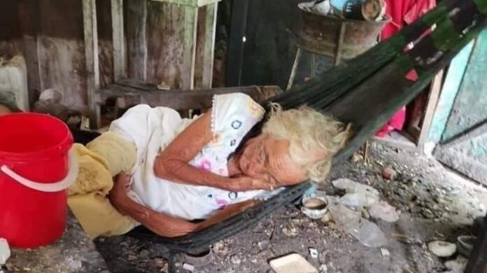 Construirán casa para abuelita abandonada por su familia en Chetumal