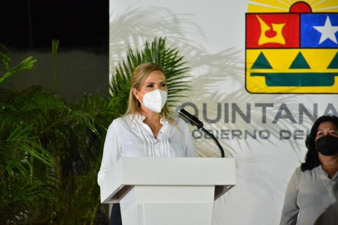 Lili Campos se comprometió a mejorar las condiciones laborales para los policías, brindarles herramientas y capacitación