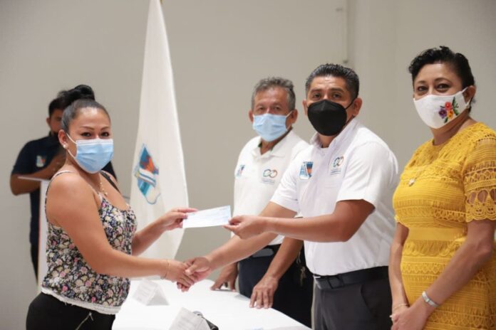 Cumple Puerto Morelos compromisos a estudiantes con pago de becas 