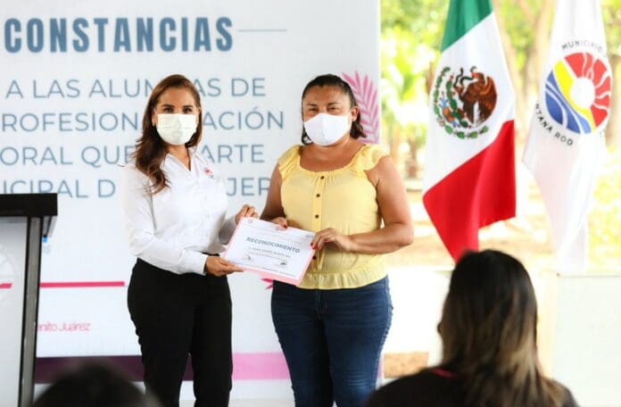 Empoderan a las mujeres de Cancún con capacitación para autoempleo
