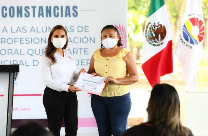 Empoderan a las mujeres de Cancún con capacitación para autoempleo