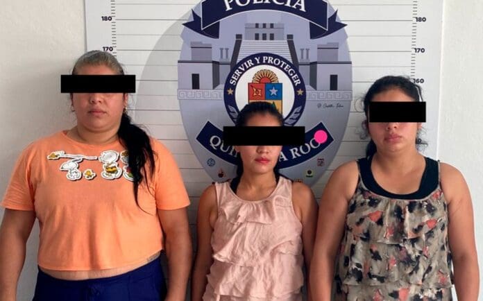 Tres mujeres se quisieron robar varios chocolates en un supermercado de Cancún; pero las cacharon y las detuvieron