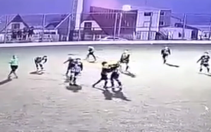 Le rompen la mandíbula a jugador en pleno partido de fútbol, ahora no puede hablar