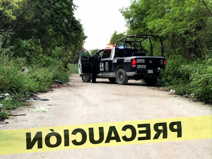 Abandonan cuerpo de un ejecutado en camino de terracería de Cancún