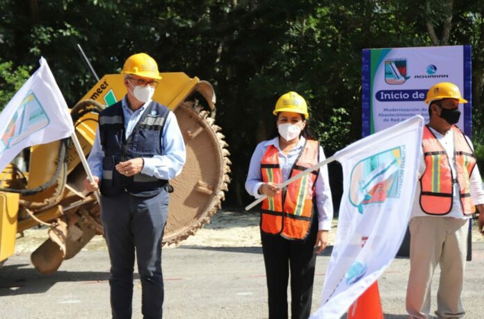 Blanca Merari Tziu Muñoz da el banderazo de inicio de la obra de introducción de la red de agua potable en Central Vallarta