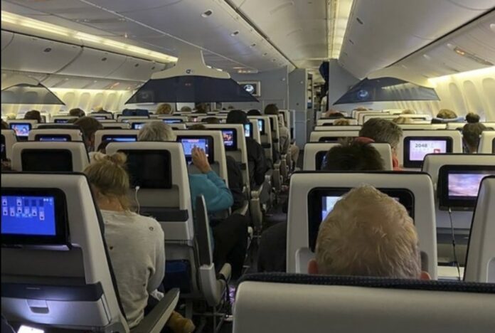 Dan positivo a Covid más de 60 pasajeros de vuelos de Sudáfrica, al aterrizar en Ámsterdam