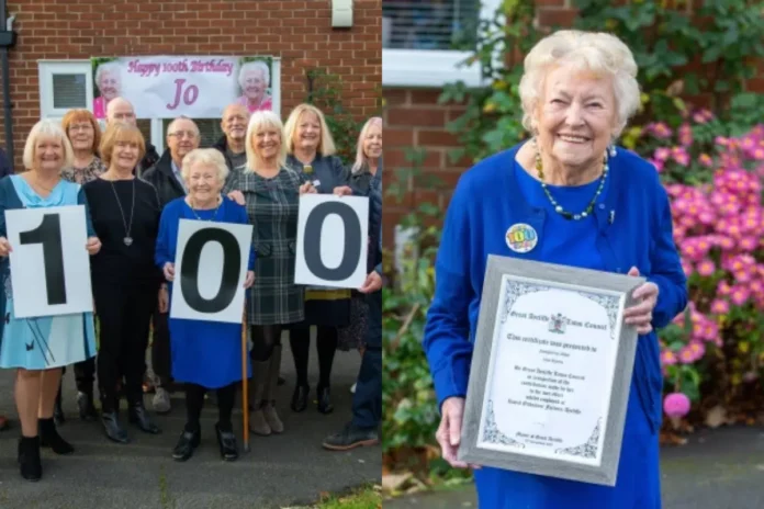 Abuelita cumple 100 años y festeja ¡junto a sus 89 nietos! Abuelita cumple 100 años y festeja ¡junto a sus 89 nietos!