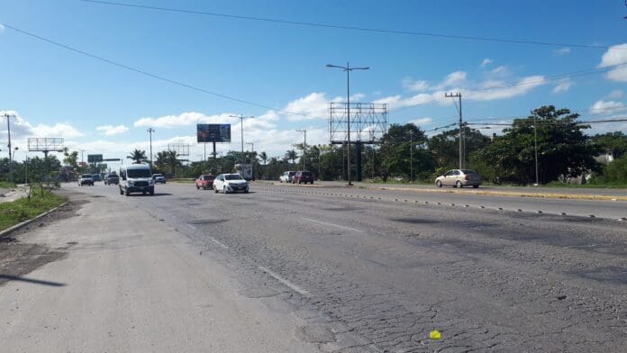 Bulevar Colosio de Cancún al fin será reparado, promete AMLO