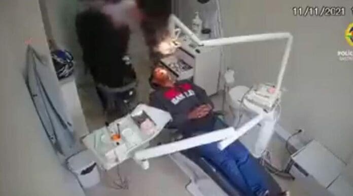 Un paciente evitó el asalto a un consultorio dental; loas ladrones no contaban con que habría un policía con el dentista. ¿Qué tal?