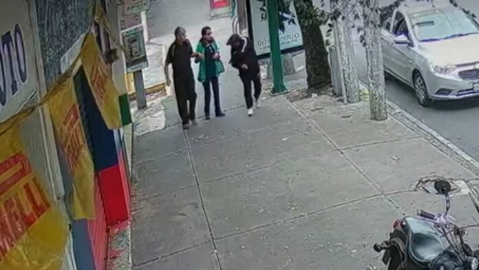 Denuncian modalidad de asalto saliendo del cajero: 'Nos ensució la ropa con mostaza'