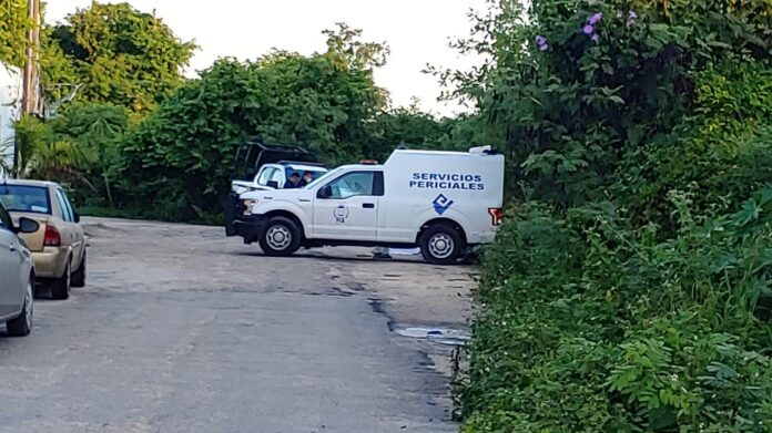 Hallan cuerpo de un hombre en bolsas y con signos de violencia en Cancún