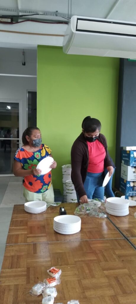 Preparan mil cenas navideñas para entregar en colonias de escasos recursos en Cancún