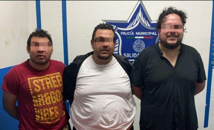 Tres sujetos fueron detenidos en Playa del Carmen luego de que fueran descubiertos con varios dosis de droga en Playa del Carmen.
