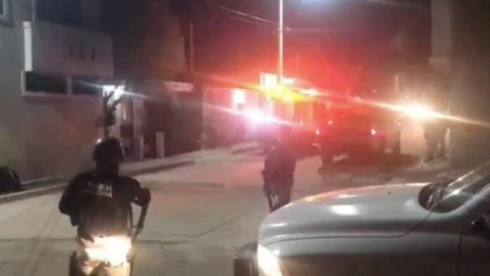 Hombres armados irrumpen con violencia en viviendas y les prenden fuego en Zacatecas