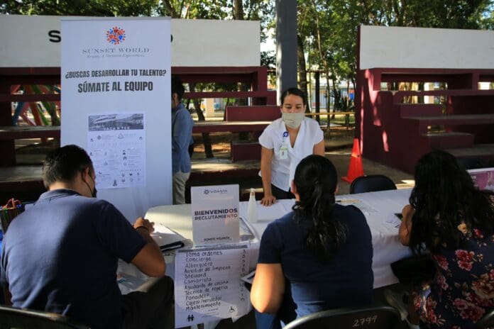 Todo un éxito la Feria Municipal del Empleo que fue organizada por el Ayuntamiento de Solidaridad en Villas del Sol. Hay muchas vacantes Foto: Gobierno de Solidaridad
