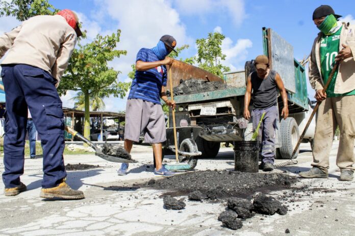 Trabaja gobierno de Puerto Morelos en el mejoramiento de vialidades y de la imagen urbana