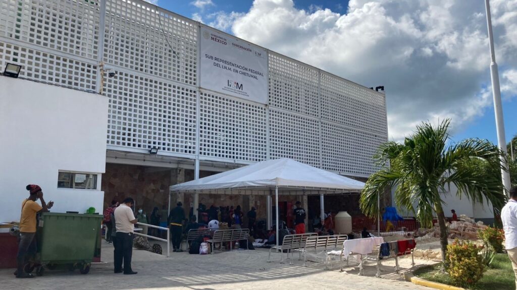 Arriba segundo contingente de haitianos a Chetumal