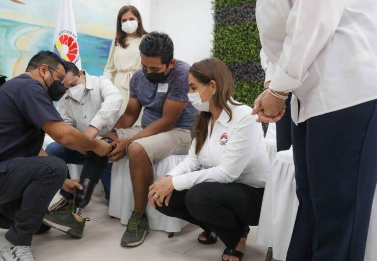 DIF Benito Juárez entrega prótesis motrices para mejorar la calidad de vida