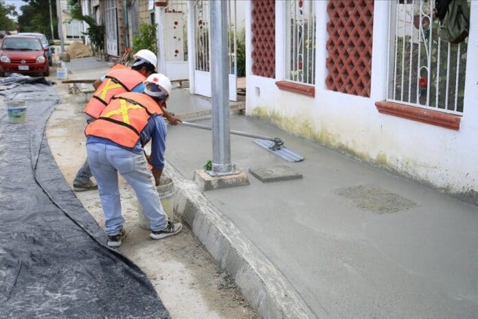 Gobierno y población constatan avances de obras públicas