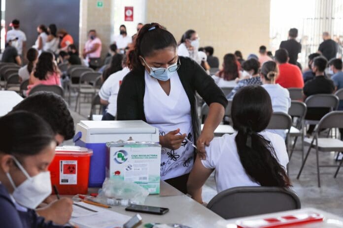 En Solidaridad las autoridades realizan diversas acciones para ayudar a la población ante la entrada del semáforo naranja. Foto: Ayuntamiento de Solidaridad