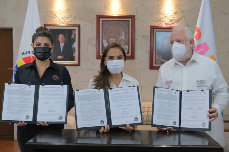Cancún firma convenio con INSUS para regularizar 15 asentamientos irregulares