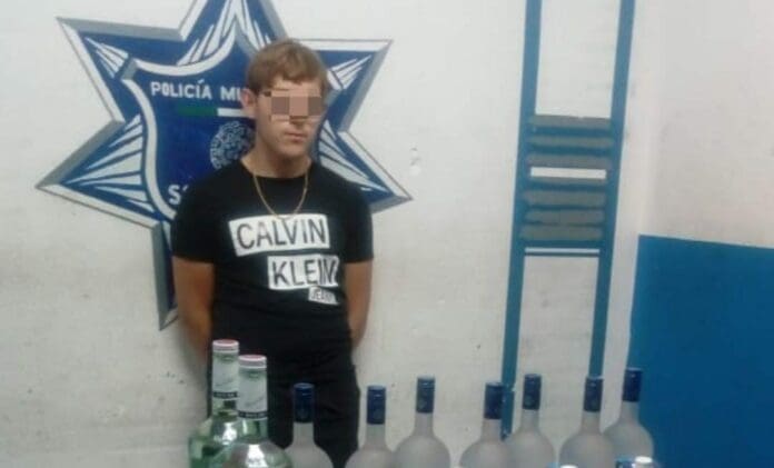 Un extranjero fue detenido en Playa del Carmen luego de haber presuntamente organizado una fiesta para menores de edad. Foto: SP de Solidaridad
