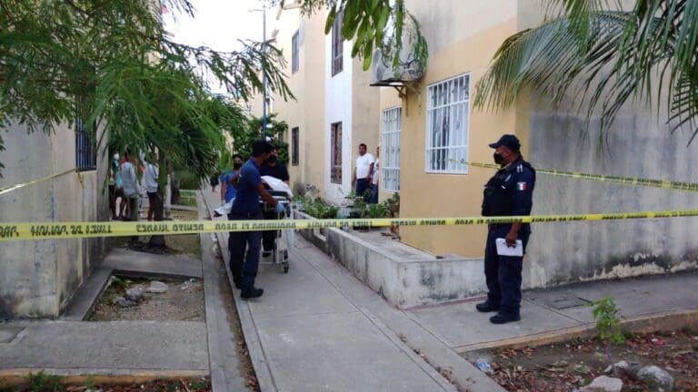 Sicario en moto hiere de bala a un hombre en Playa del Carmen