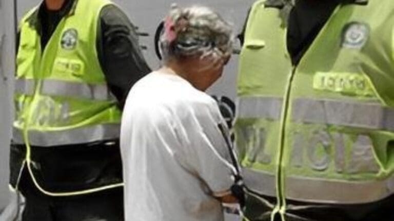 Detienen a abuelita por robar arroz y se indignan en redes Detienen a abuelita por robar arroz y se indignan en redes