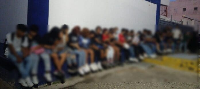 Convención de los 'Brayans' en Cancún: pelea campal de 150 jóvenes en el Parque de las Palapas