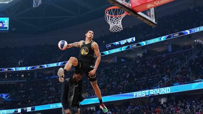 El mexicano Juan Toscano, 2do lugar en el concurso de clavadas NBA All-Star Game