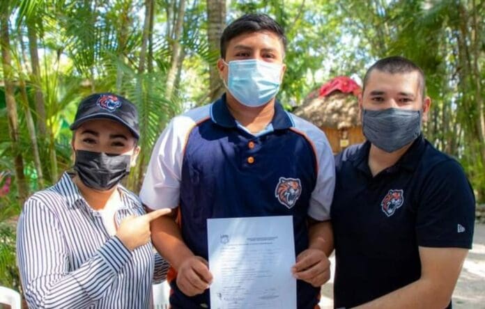 Un joven deportista de la zona maya ha logrado un importante acuerdo con los Tigres de Quintana Roo; entrenará con el equipo. Foto: SIM