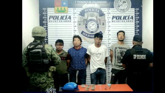 Cuatro sujetos son detenidos tras persecución en Solidaridad; llevaban droga