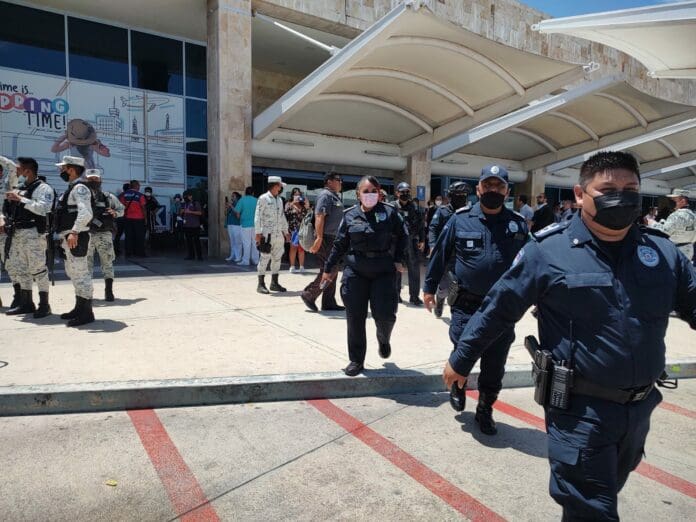 Explota máquina y siembra pánico en el Aeropuerto Internacional de Cancún