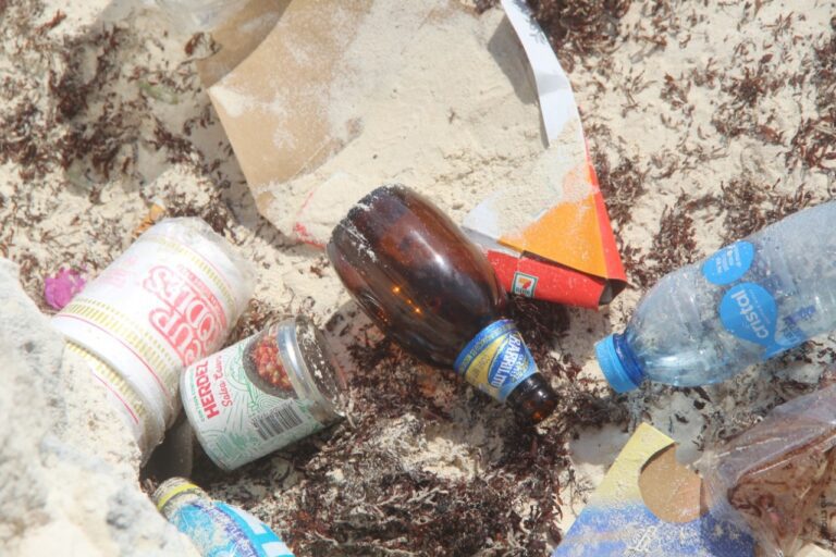 Basura en playas queda como testimonio del fin de semana largo