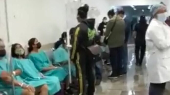 Muestran saturación en hospital del IMSS 'La Margarita', en Puebla, no tiene camas ni insumos básicos