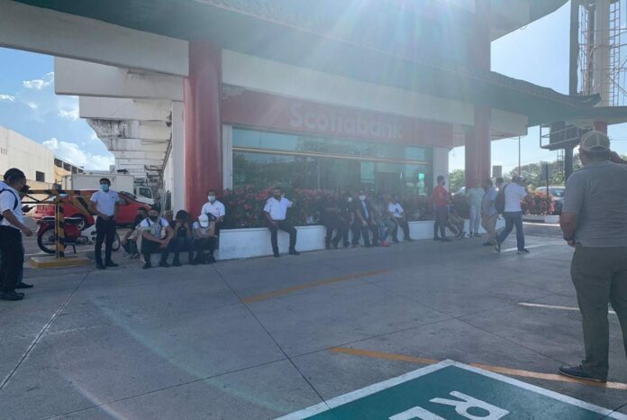 Inician huelga trabajadores del restaurante Hong Kong de Cancún