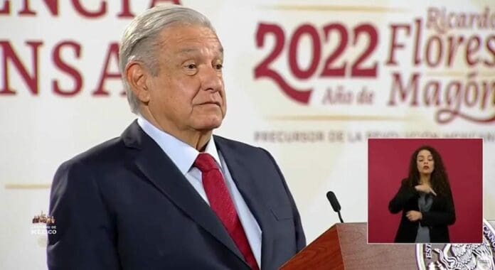 AMLO afirma que Escuelas de Tiempo Completo desaparecieron por malos manejos, pero otro programa con peores resultados continúa. Foto: Captura de video