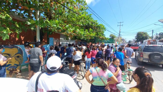 Grandes aglomeraciones en el regreso total a clases en Tulum