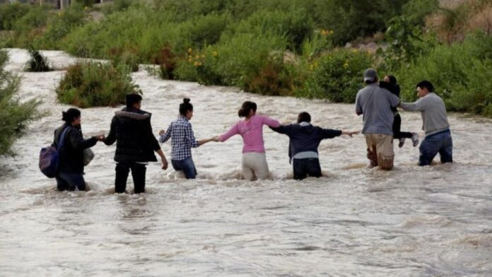 Hallan cuerpos de dos niños migrantes en el Río Bravo; buscan a madre de uno