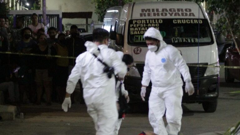 Identifican a asesinado afuera de expendio en Villas Otoch Paraíso