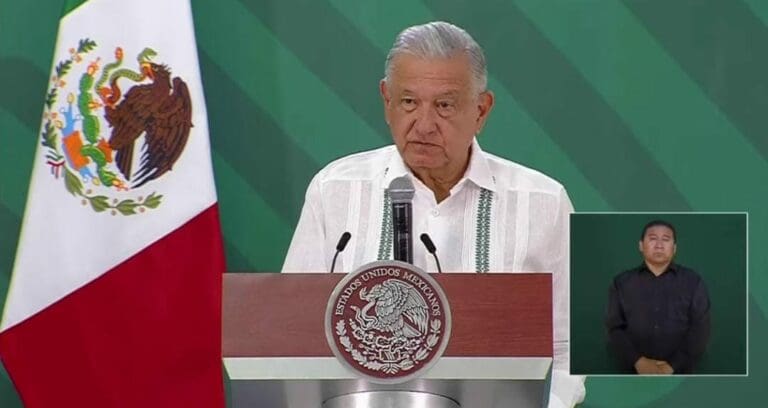 Durante su visita a Quintana Roo AMLO aseguró que el Tren Maya se concluirá en tiempo y forma pese a los amparos tramitados. Foto: Captura de video
