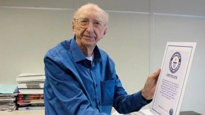 Rompe récord tras trabajar 84 años en la misma empresa