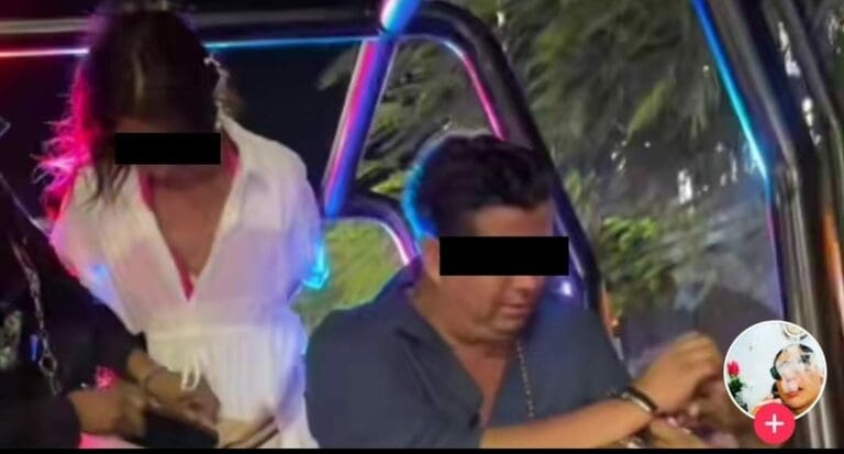 Un usuario de redes sociales captó un choque en Las Palapas de Cancún; grabó además cuando los policías detuvieron a los responsables. Foto: Captura de video