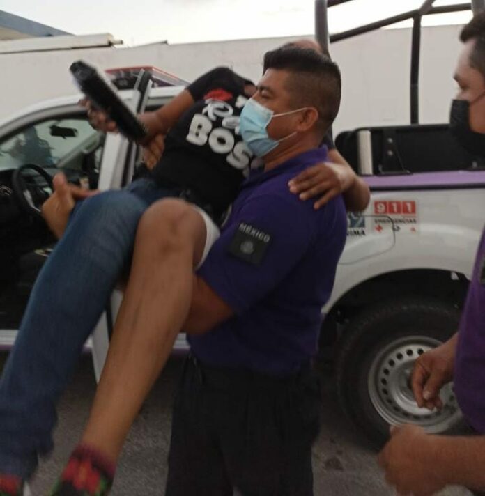 Hombre ataca a su mujer con un cuchillo en Cancún