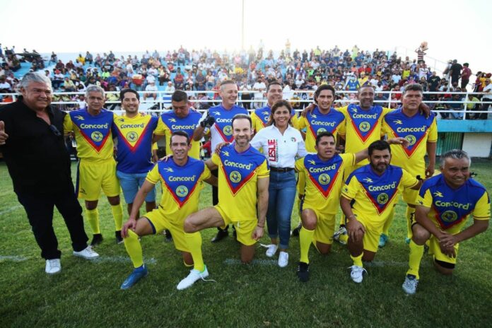 Leslie Hendricks Rubio fomenta el deporte con partidos de futbol con leyendas del América