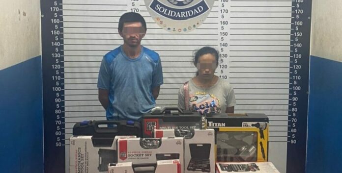 Tortolitos robaban en el Autozone de Playa del Carmen, fueron detenidos