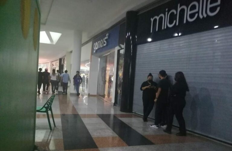 En redes sociales se han reportado apagones en varias zonas de Cancún desde hace un par de horas. Lo mismo en Chetumal.