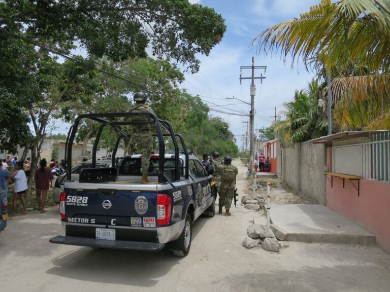 Ejecutan a dos hombres en una chatarrera; mujer queda lesionada 