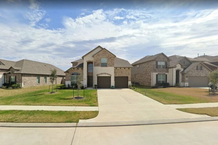 Hija del secretario particular de AMLO compró una mansión en Houston