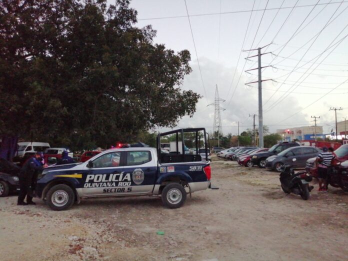 Tras persecución, capturan en Cancún a cuatro sujetos en camioneta blindada